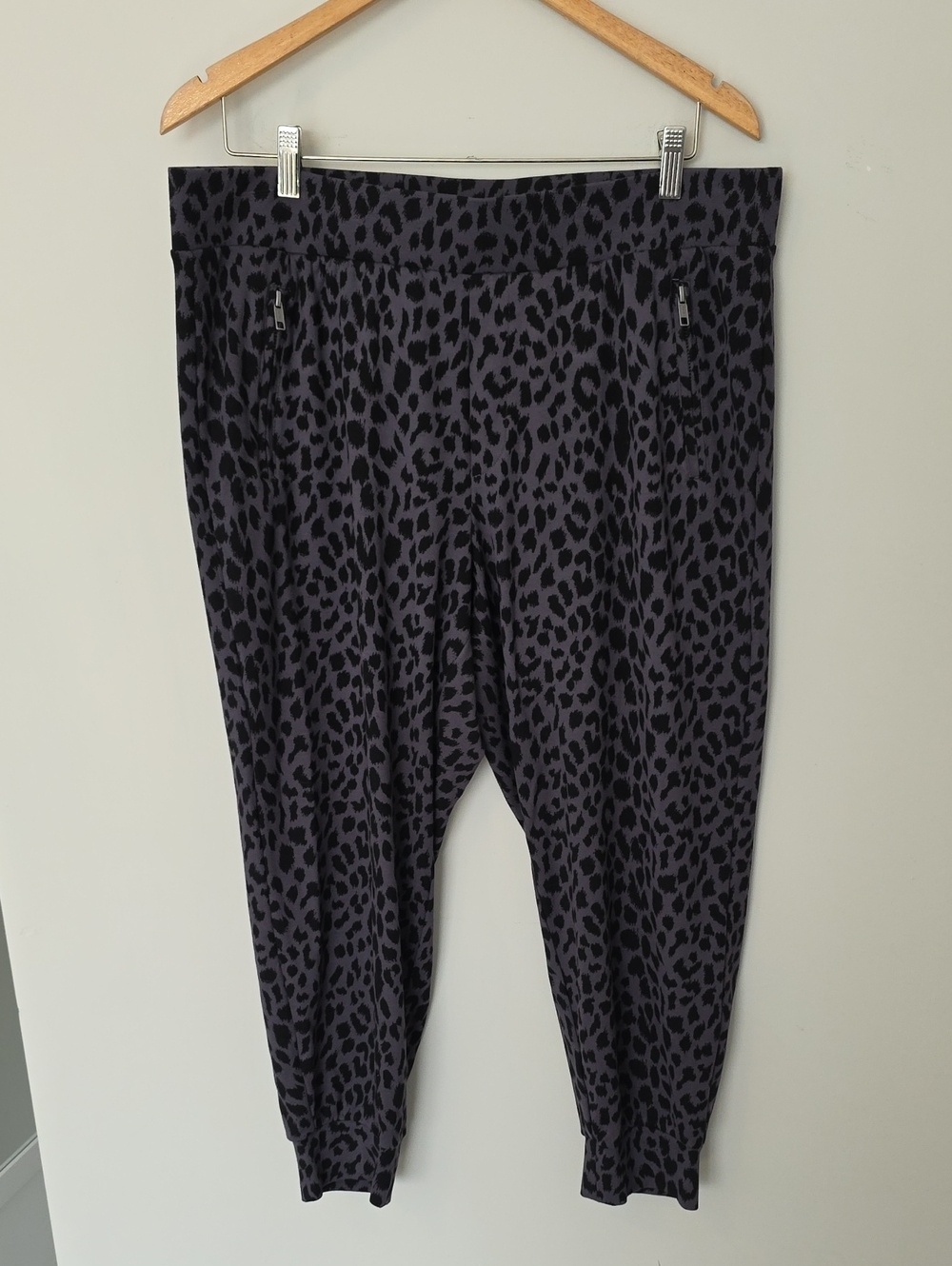 Torrid Leopard Print Jogger Pants Size 1
